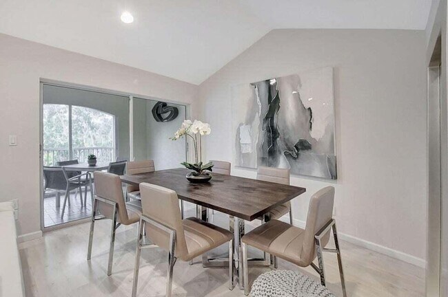 Foto del edificio - 7370 Orangewood Ln