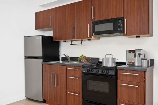 Kitchen Area - 1940 N. Lincoln