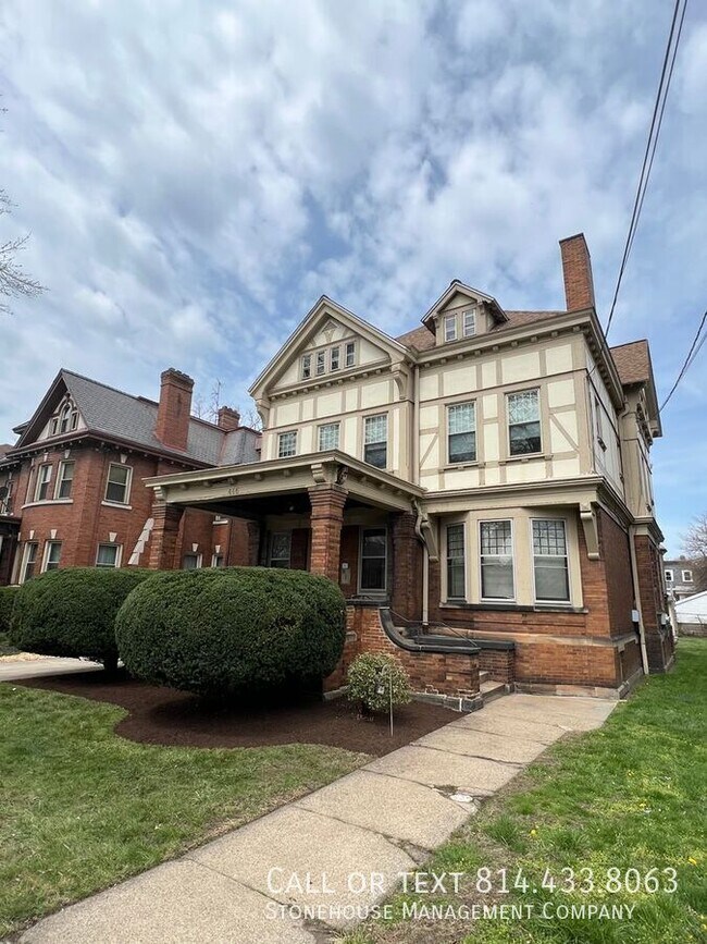Building Photo - 446 W 10th St