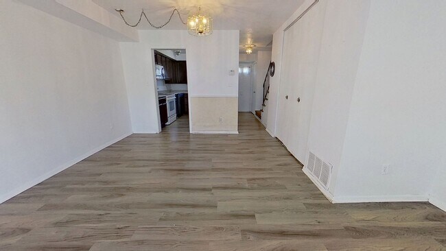 Foto del edificio - 2-Bedroom Townhome with Private Patio