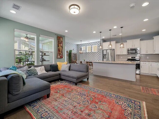 Foto del edificio - Bright & Beautiful Rental in Whitney Lake ...