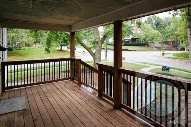 Foto del edificio - 3 Bed 1 Bath Located in Central Omaha