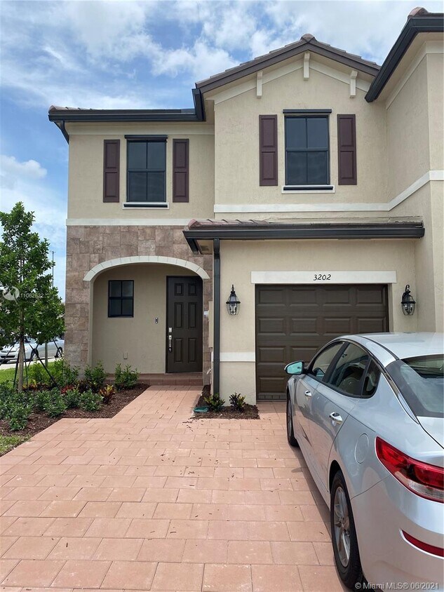 Building Photo - 3202 W 108th St