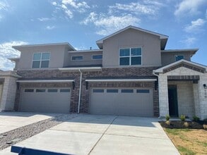 Building Photo - 100 Calla Ln