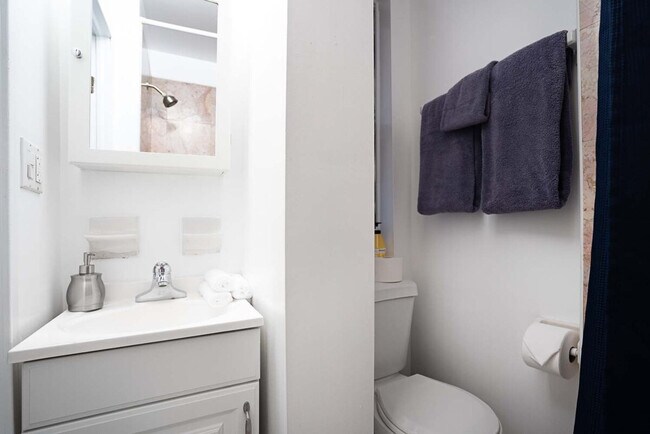 Foto del edificio - 317 E 75th St