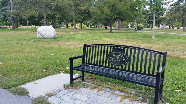 Building Photo - 128 Elm St