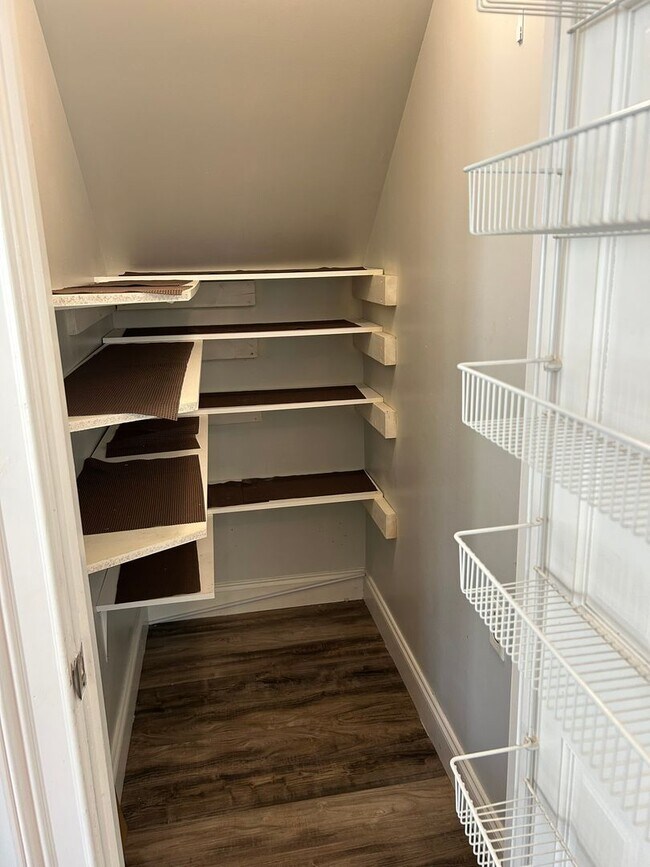 Foto del edificio - Charming 3 Bedroom/2 Bathroom with off str...