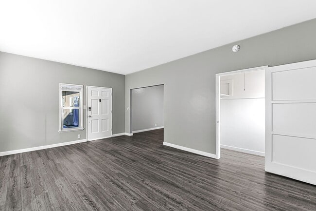 Building Photo - 2010 Pine Ave