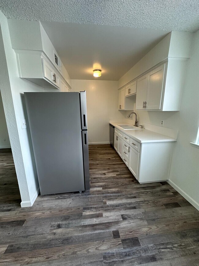 Foto del edificio - 1069 Cherry Ln