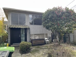 Building Photo - 566 Prior St