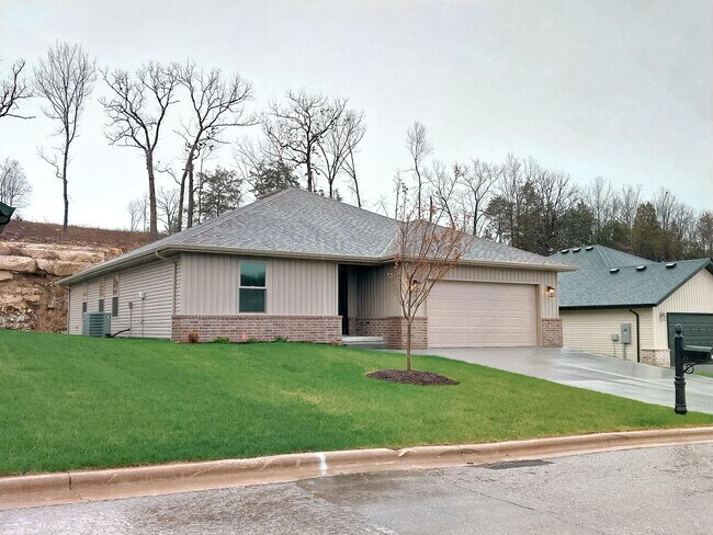 Building Photo - 180 Rockridge Rd