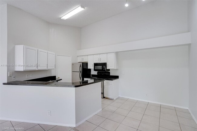 Building Photo - 9999 Summerbreeze Dr