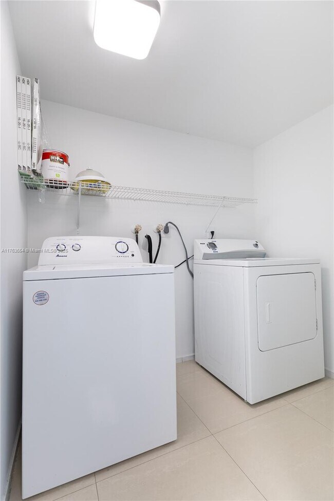 Foto del edificio - 2075 SW 122nd Ave