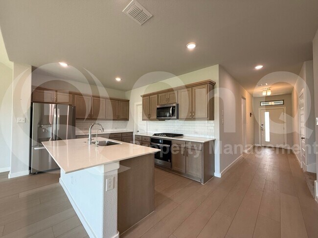 Foto del edificio - 405 Loganberry Dr