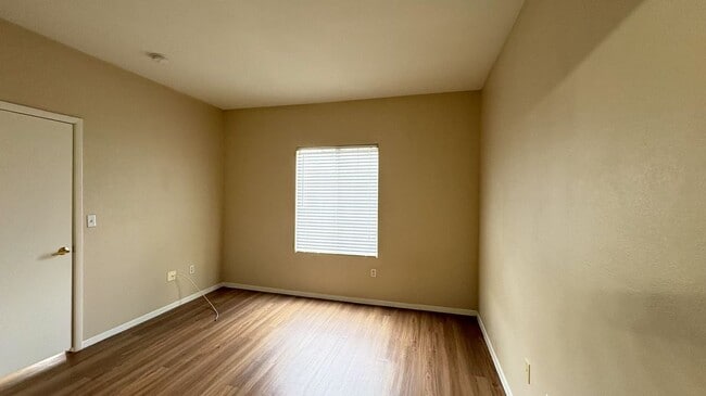 Foto del edificio - 2191 Hussium Hills St
