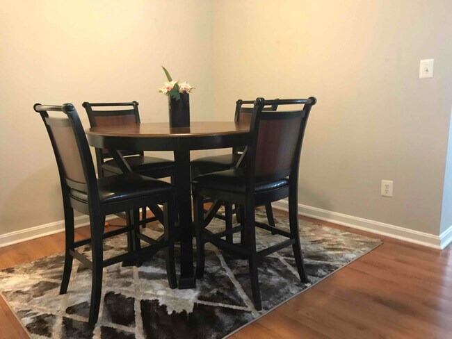 Foto del edificio - 1311 Hill Born Dr