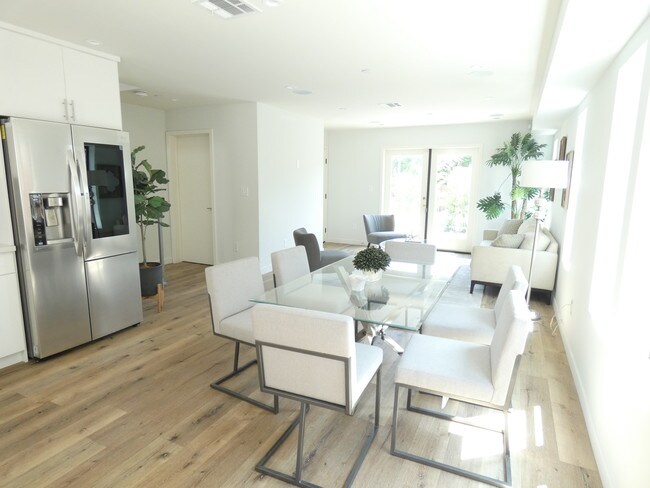 Foto del edificio - 1355 N Stanley Ave