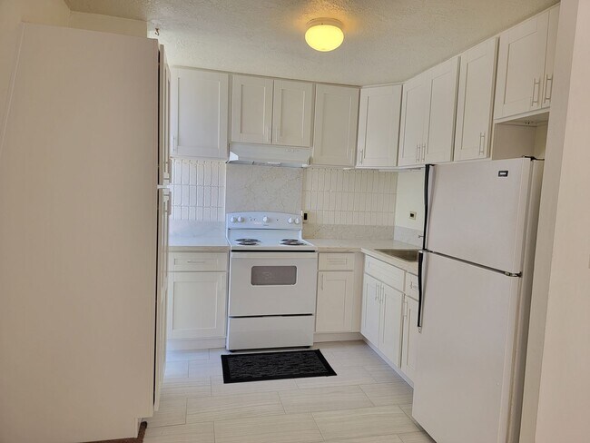 Foto del edificio - Parking, Large Lanai, Desirable location (...