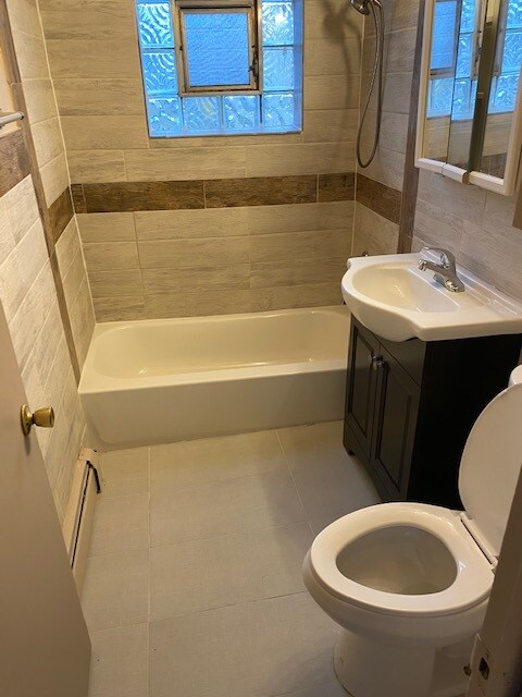 BATH ROOM - 200 E St Charles Rd