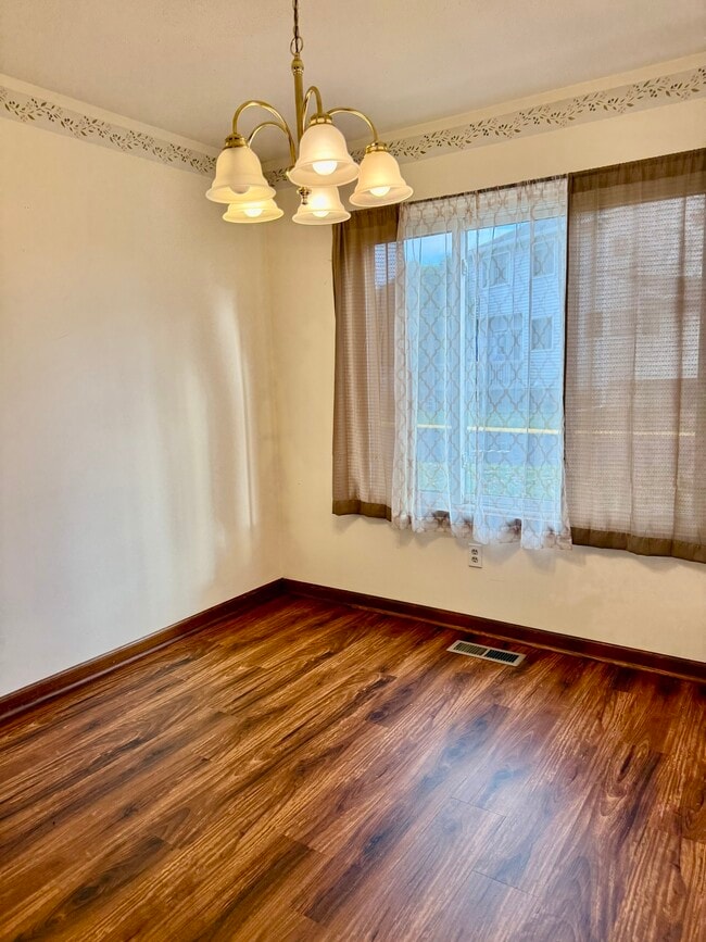 Building Photo - 376 Cypress Rd