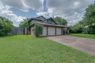 Building Photo - 11310 Chiselhurst Way Ct