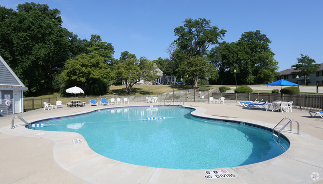 Piscina - Heritage Village Apartments