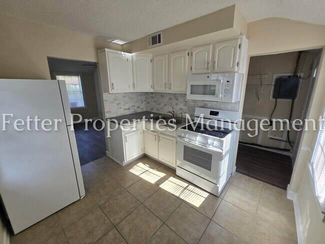 Foto del edificio - Available Now Don't Miss Out!