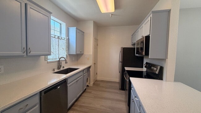 Building Photo - 3 Bed 2 Bath Available in Sunnyvale, CA!