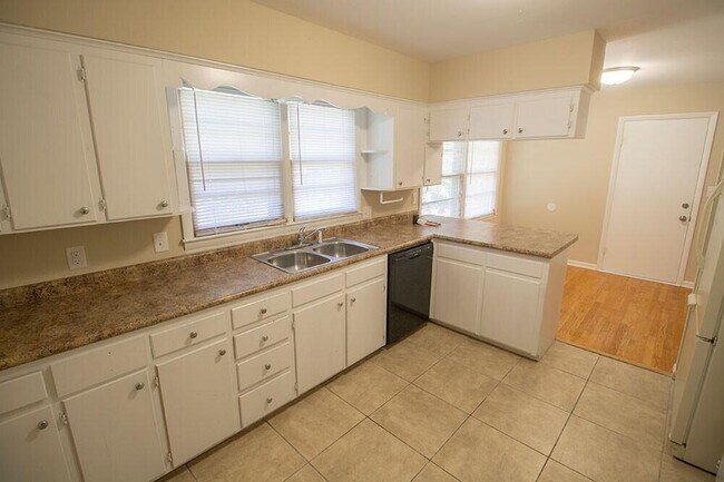 Foto del edificio - 2309 Highland Dr