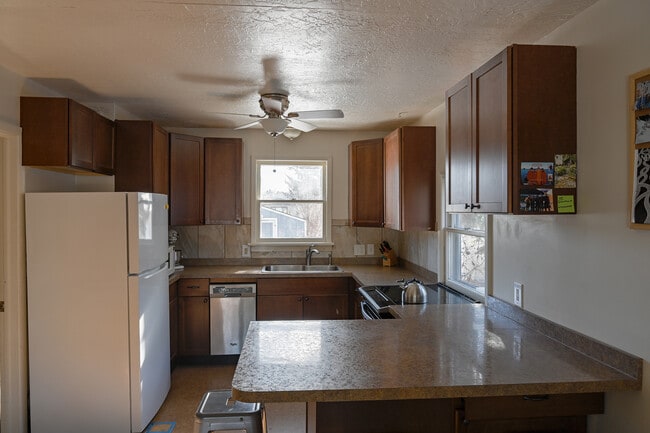 Building Photo - 410 S 13th Ave