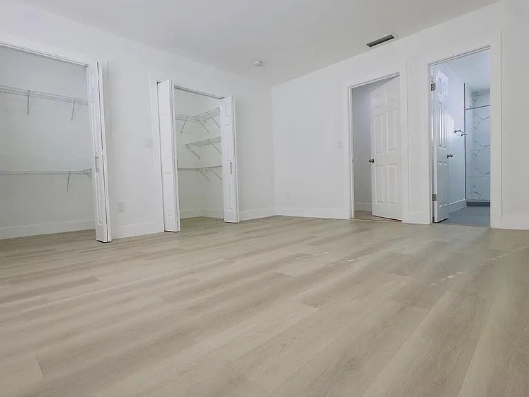 Foto del edificio - 740 W 33rd St