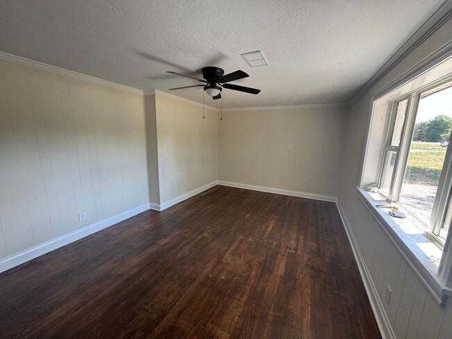 Building Photo - Adorable home in heart of Thomson