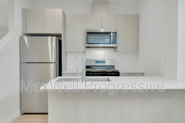 Building Photo - 7728-7105 105 Ave NW