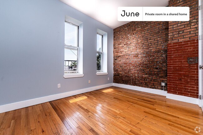 Building Photo - Private bedroom in 3 bed/1 bath Home