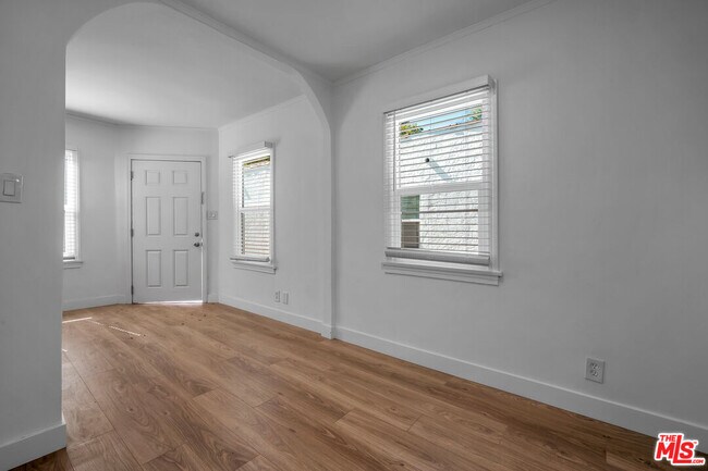 Foto del edificio - 3330 Caroline Ave