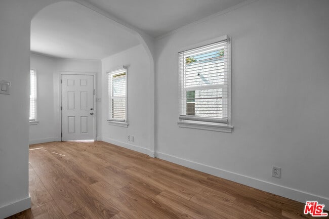 Building Photo - 3330 Caroline Ave