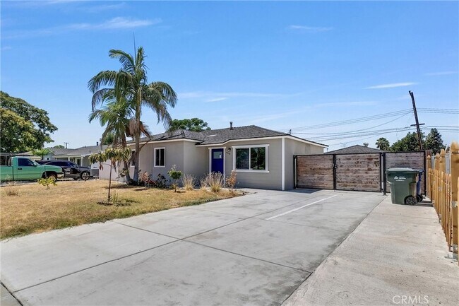 Building Photo - 5505 N Traymore Ave