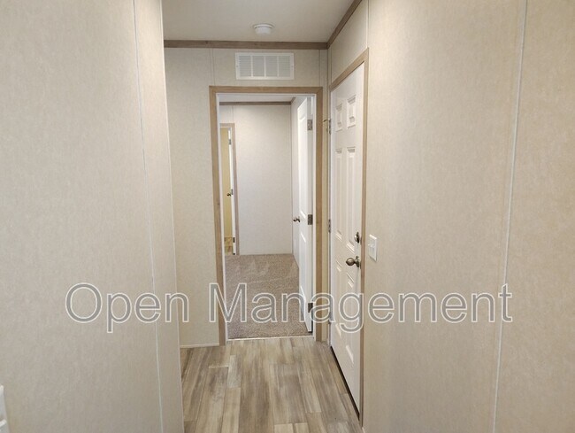 Foto del edificio - 120 Terry Blvd