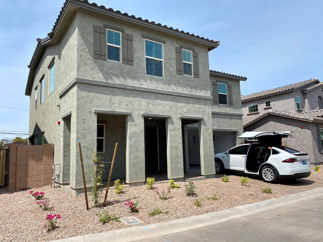 Foto principal - 1015 N 70th Way