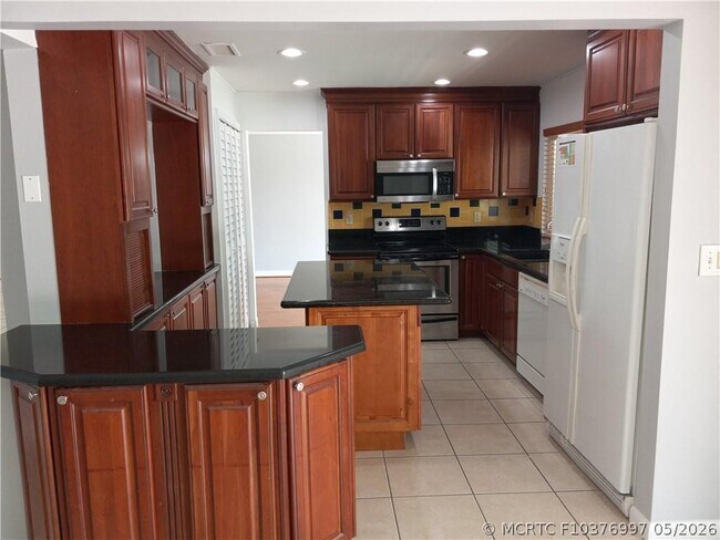 Building Photo - 5151 SW 101st Ave