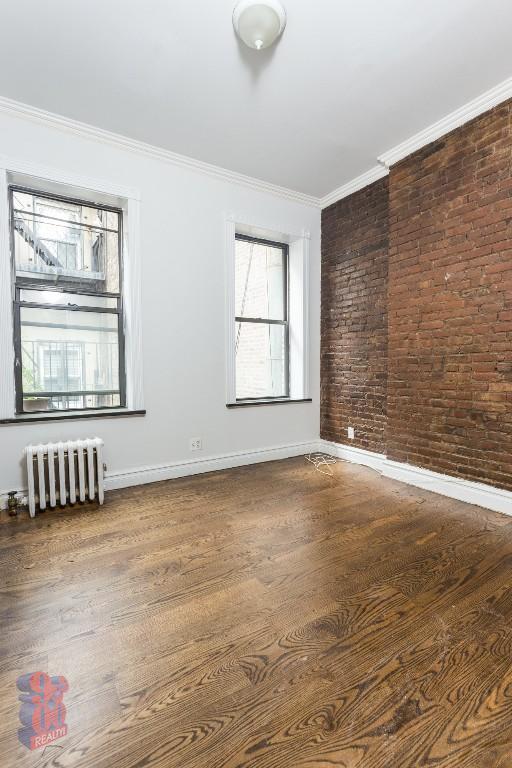 Foto principal - 221 E 23rd St