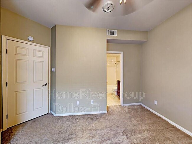 Foto del edificio - 4104 N Hall St