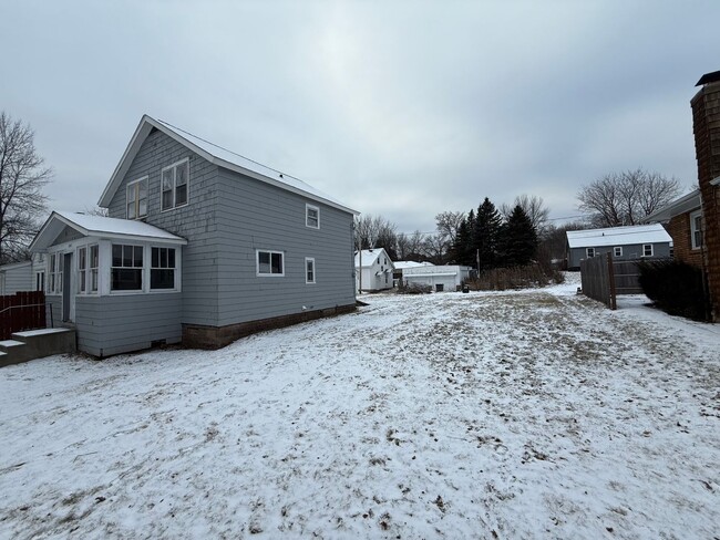 Building Photo - Gary New Duluth - 4-Bedroom - 1-Bath - Sin...