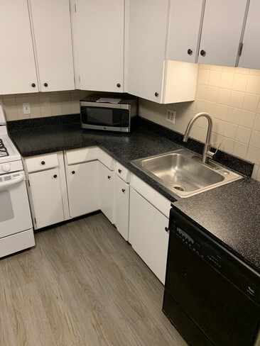 Kitchen - 1310 W Kings Hwy
