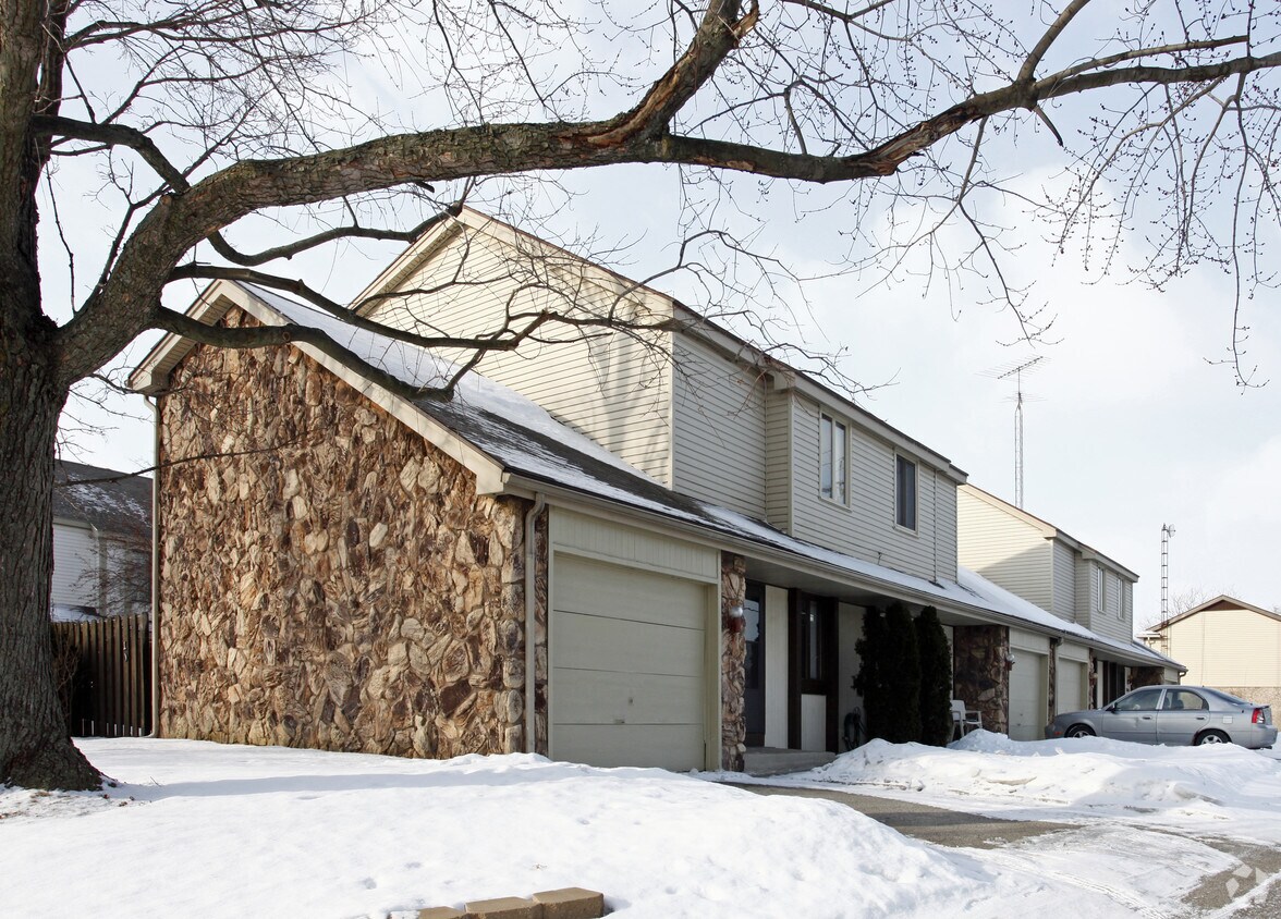 2516 Plum Leaf Ln, Toledo, OH 43614 Apartments in Toledo, OH