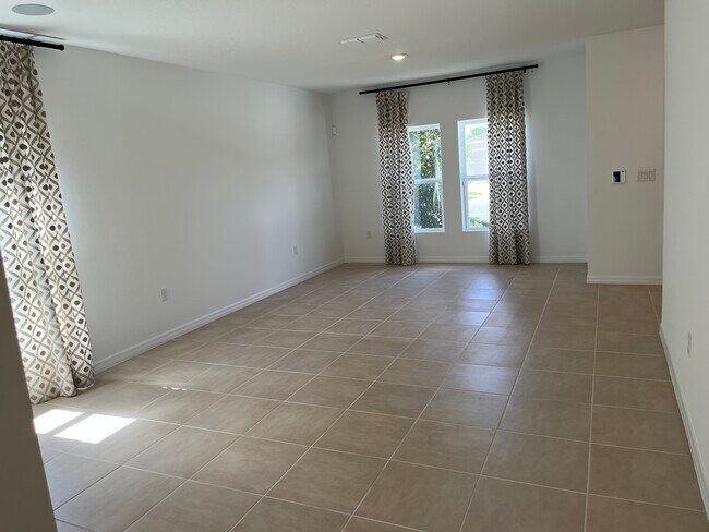 Foto del edificio - 2571 Driftwood St