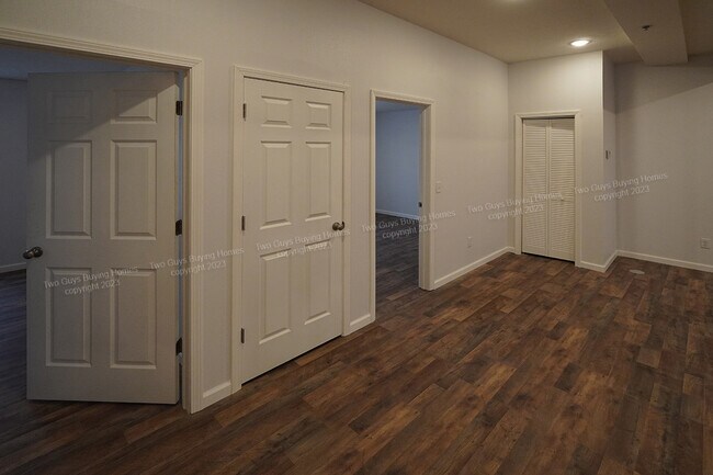 Foto del edificio - 2420 E Blaine St