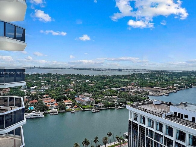 Foto del edificio - 4779 Collins Ave