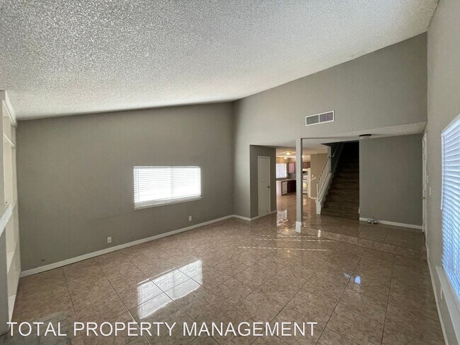 Building Photo - 4 br, 2.5 bath House - 4165 E. Wyoming Ave