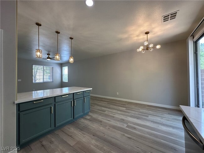 Building Photo - 2637 Heathrow St